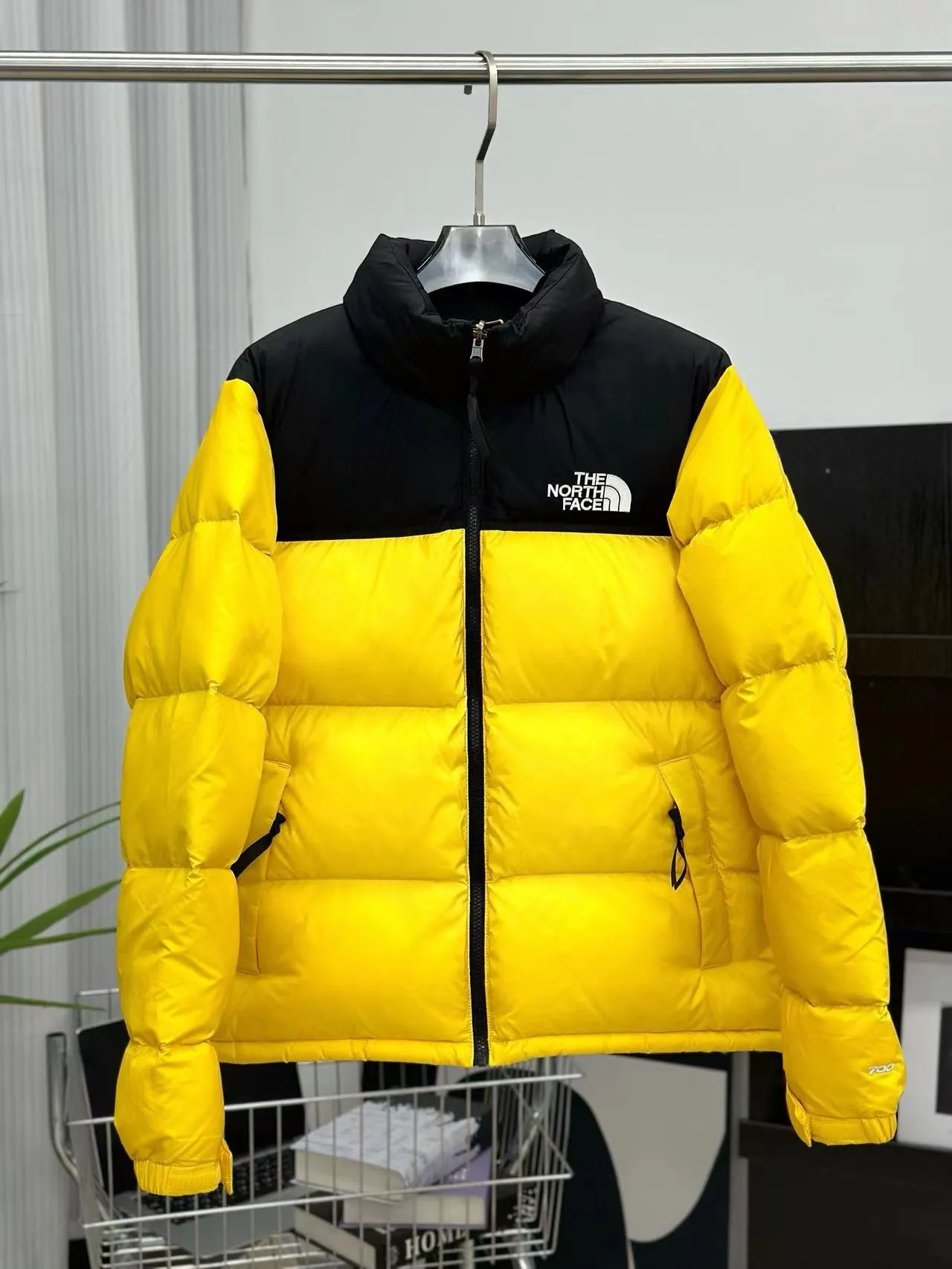 Style number: Y 73 P260💰 Top 🔝 𝗧𝗵𝗲 𝗡𝗼𝗿𝘁𝗵 𝗙𝗮𝗰𝗲/𝟭𝟵𝟵𝟲 North Face Down Jacket [Yellow] Size: XS S M L XL XXL